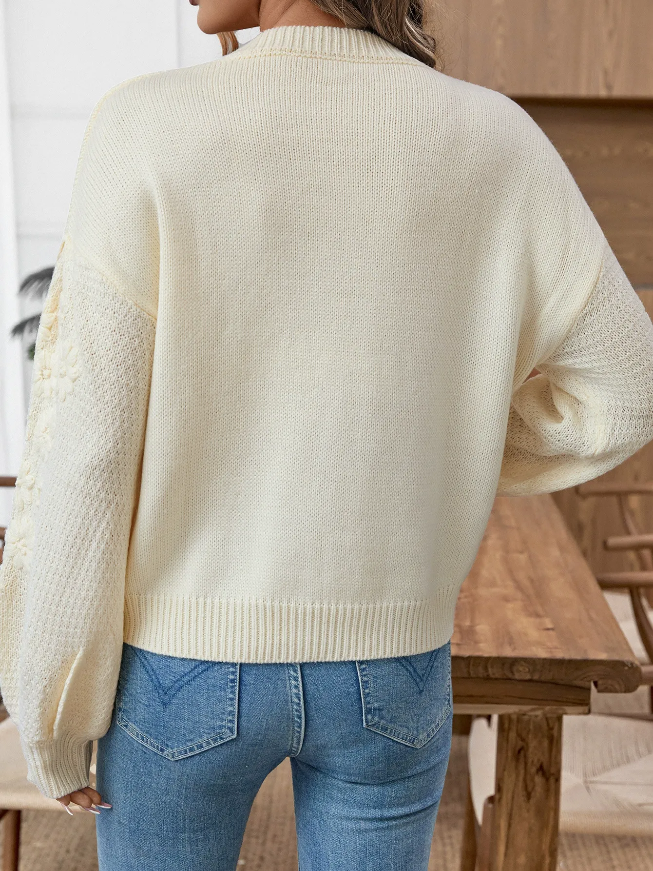 Loose Crewneck Knit Sweater with Daisy Embroidery