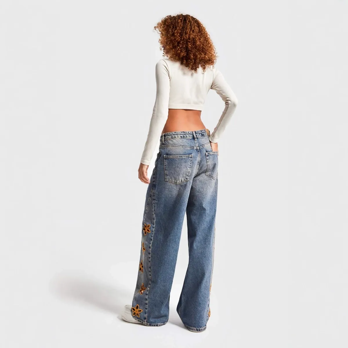Embroidered Loose Fit High-Rise Jeans