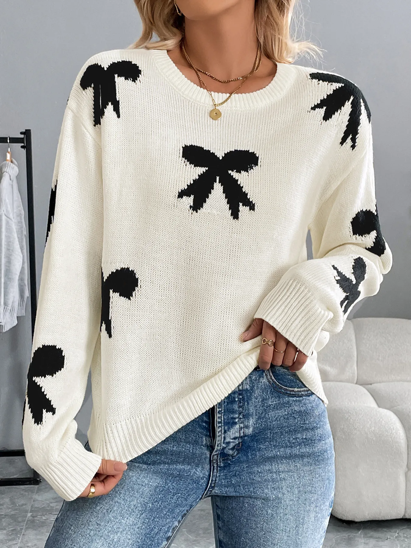 Elegant Jacquard Bow Round Neck Knit Sweater
