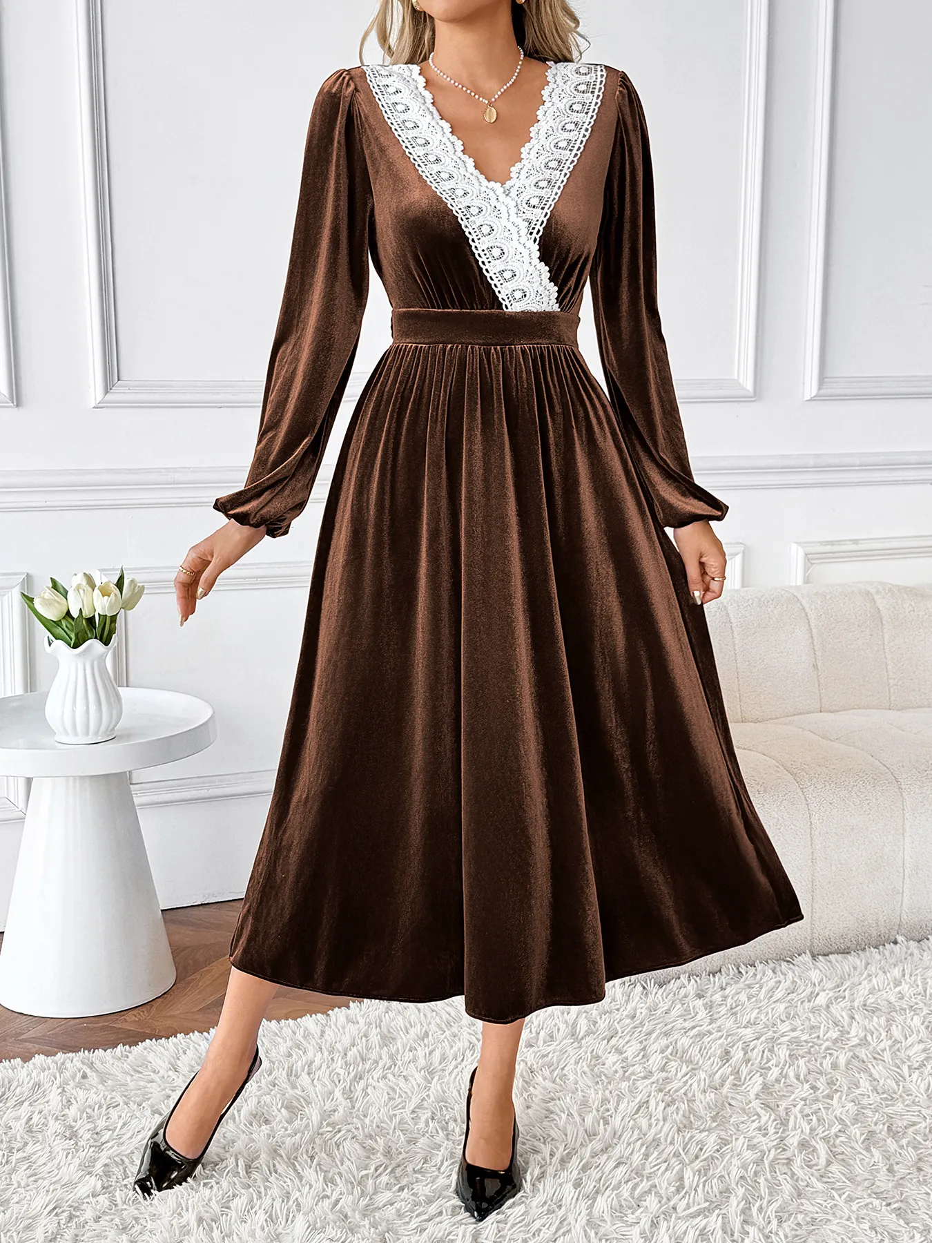 Elegant Vintage Velvet Long Sleeve Lace V-Neck Dress