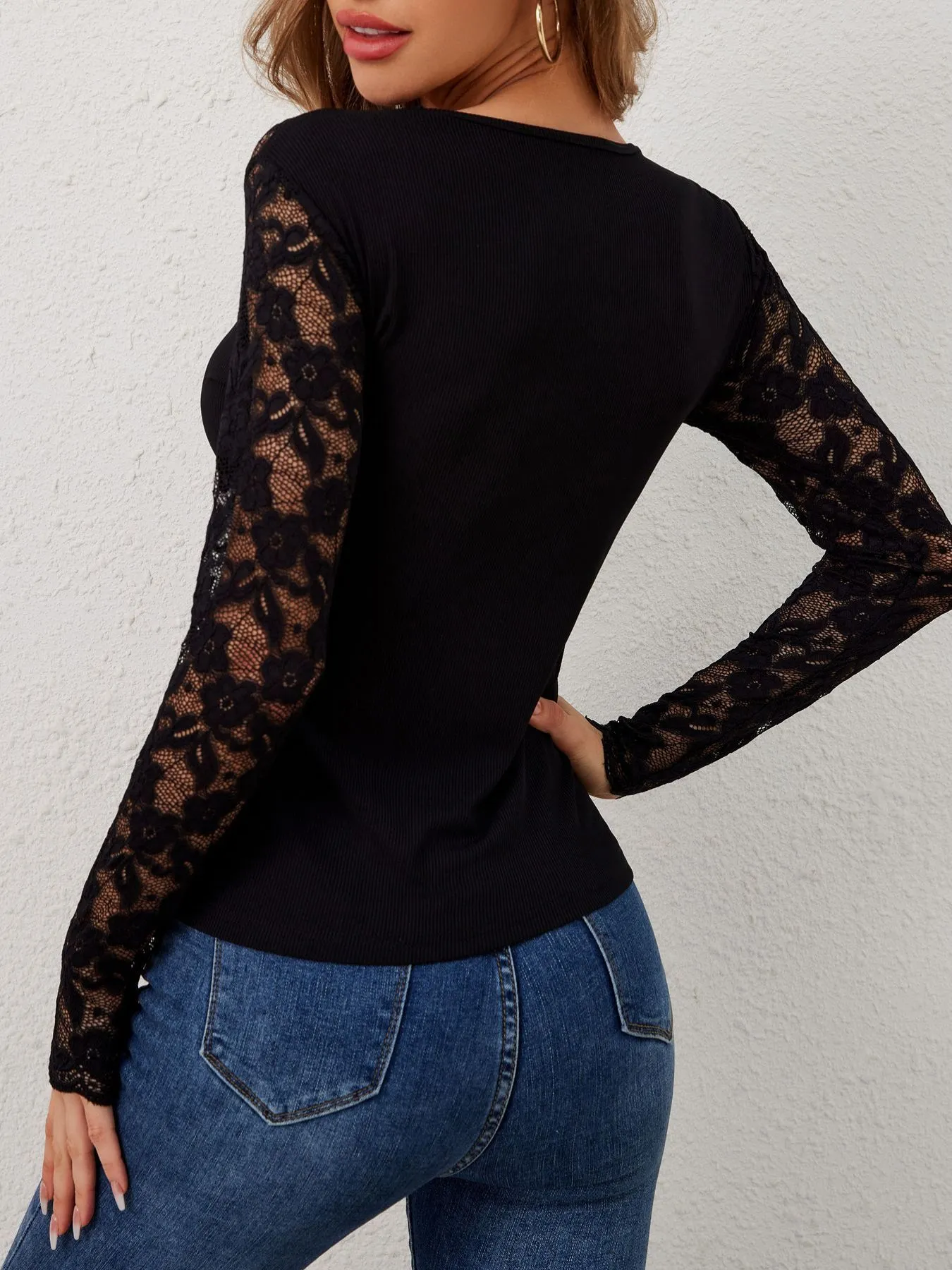 Scalloped V-Neck Lace Long Sleeve Slim Fit Top